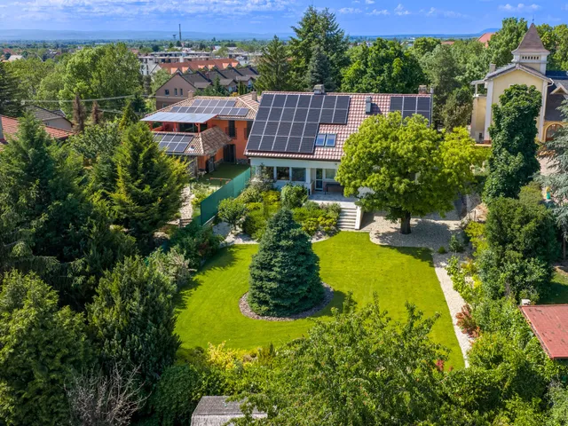 Eladó ház Székesfehérvár, Öreghegy 305 nm