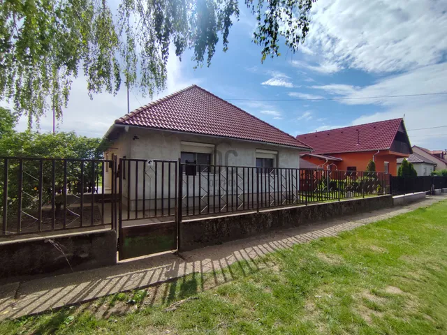 Eladó ház Pusztaszabolcs 87 nm