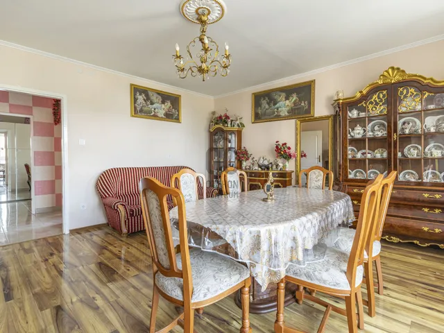 Eladó lakás Székesfehérvár, Víziváros, Budai út 54 nm