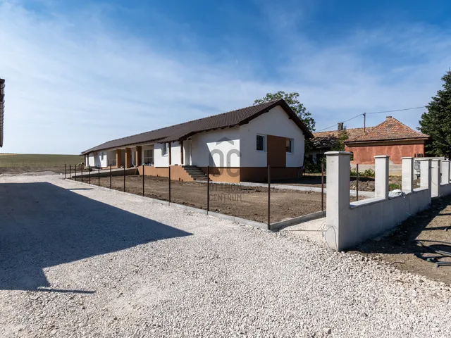 Eladó ház Úrhida 120 nm