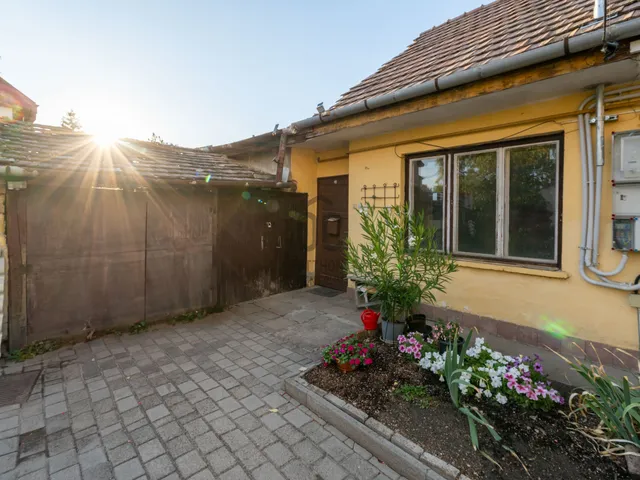 Eladó lakás Székesfehérvár, Felsőváros 32 nm