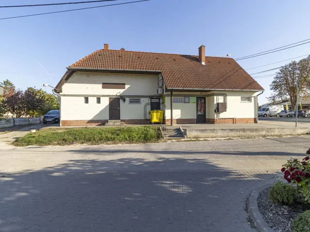 Eladó kereskedelmi és ipari ingatlan Szabadbattyán 18 nm