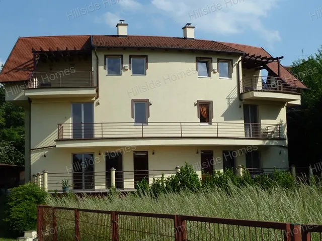 Eladó ház Budapest III. kerület, Testvérhegy 246 nm