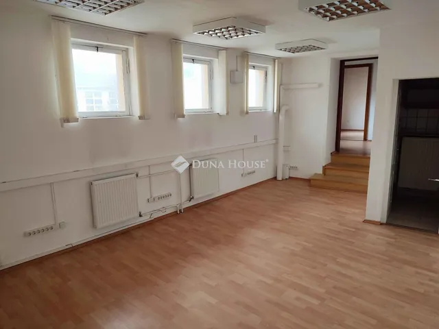 Kiadó kereskedelmi és ipari ingatlan Budapest III. kerület, Bécsi út 170 nm