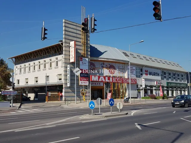 Kiadó kereskedelmi és ipari ingatlan Budapest III. kerület 200 nm
