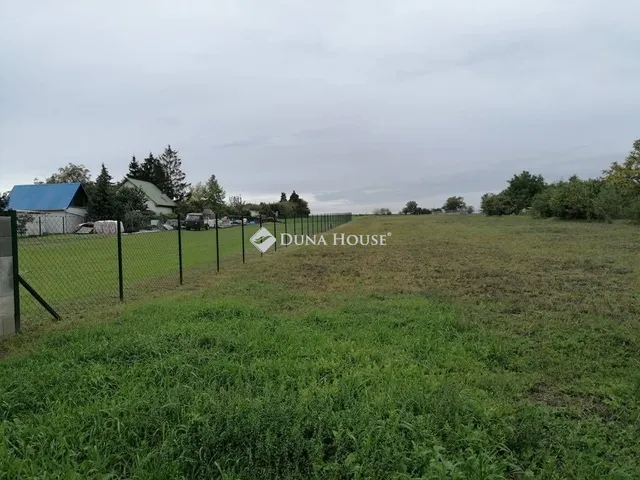 Eladó telek Csabdi 5624 nm