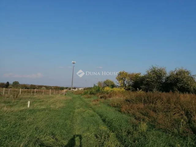 Eladó telek Bicske, Jegenyefa utca 999 nm