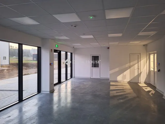 Kiadó kereskedelmi és ipari ingatlan Bag 1167 nm