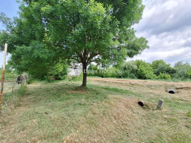 Eladó telek Bicske 832 nm