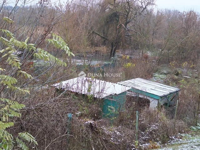 Eladó telek Bicske, Zártkert 1104 nm