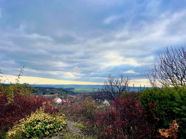 Eladó ház Csókakő, Nagysalló utca 130 nm