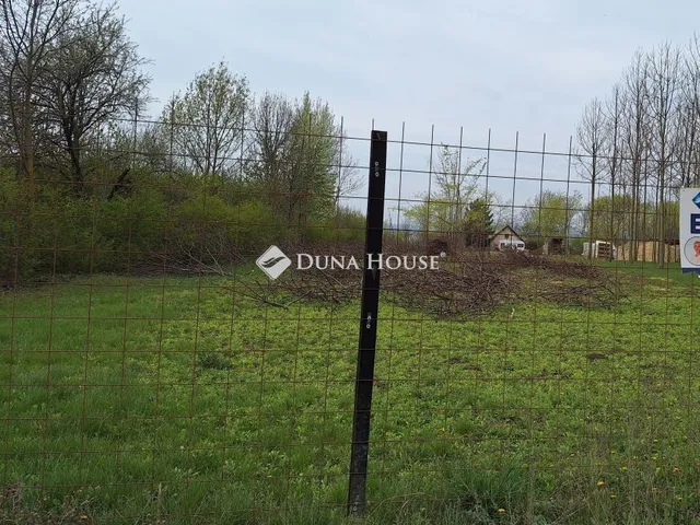 Eladó telek Bicske, Zártkert 2171 nm