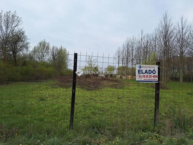 Eladó telek Bicske, Zártkert 2171 nm