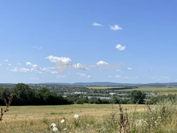 Eladó telek Bicske 1111 nm