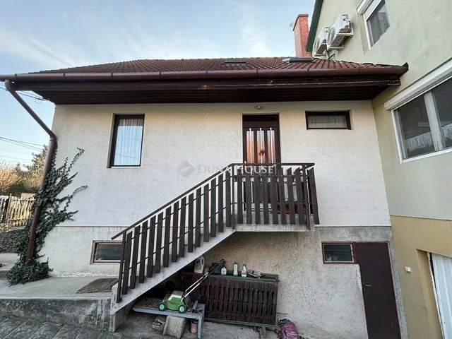 Eladó ház Budapest XVI. kerület 180 nm