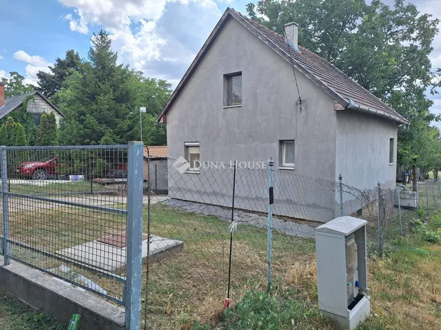 Eladó ház Bicske, Zártkert 90 nm