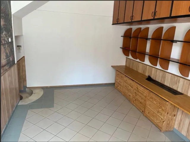 Kiadó kereskedelmi és ipari ingatlan Budapest XIX. kerület, Zrínyi utca