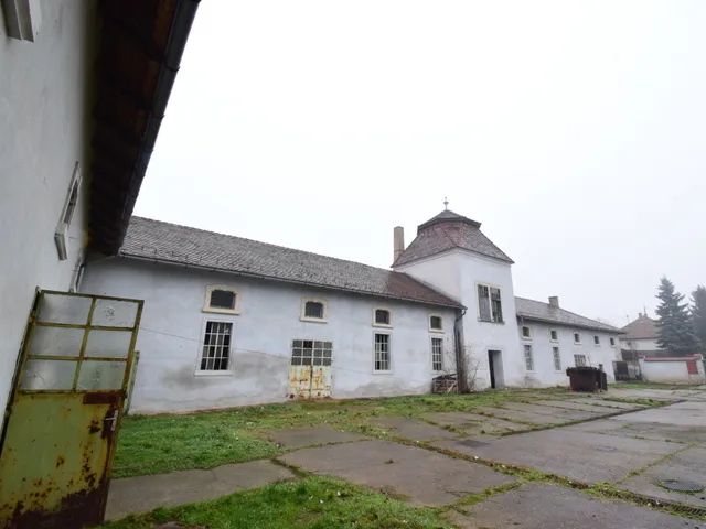 Eladó kereskedelmi és ipari ingatlan Gödöllő