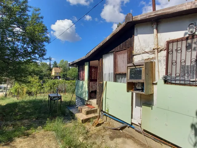 Eladó telek Mogyoród, Körtefa utca 698 nm