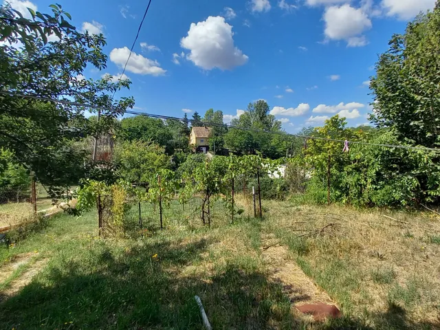 Eladó telek Mogyoród, Körtefa utca 698 nm