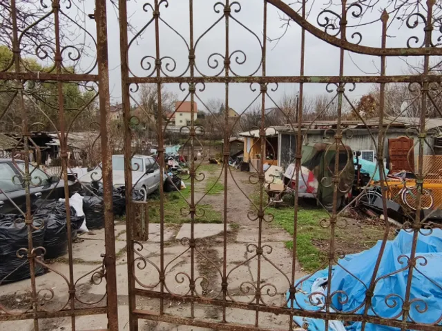 Eladó telek Budapest XV. kerület 714 nm