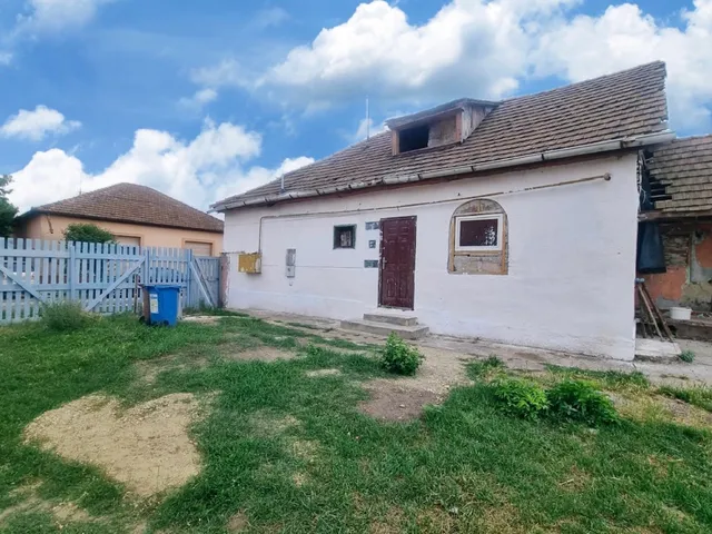 Eladó ház Hatvan, Központhoz közeli utca 70 nm
