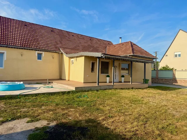 Eladó ház Aszód 184 nm
