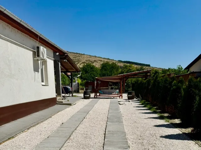 Eladó ház Apc, Központ utca 136 nm