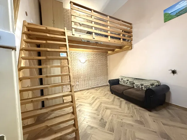 Eladó lakás Budapest VII. kerület, Almássy tér 44 nm