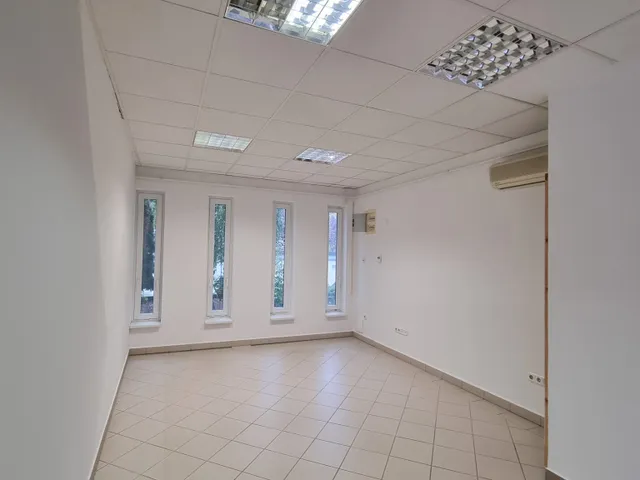 Kiadó kereskedelmi és ipari ingatlan Nyíregyháza, NyírPláza közeli utca