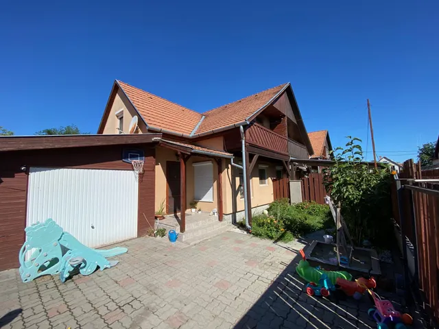 Eladó ház Majosháza, Majosháza utca 65 nm