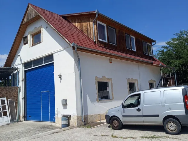 Eladó kereskedelmi és ipari ingatlan Szigethalom, Fiumei közeli utca