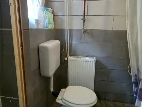 Eladó ház Dunakeszi, Fő út közeli utca 200 nm