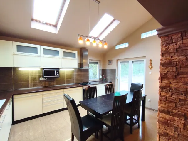 Kiadó ház Budapest XIX. kerület, Vásár tér 80 nm