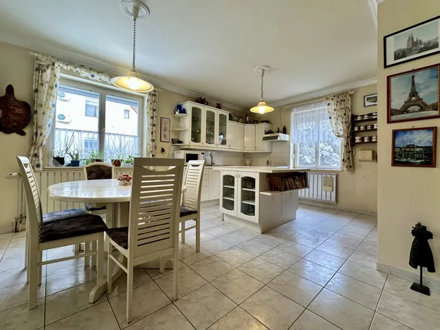 Eladó ház Budakalász 330 nm