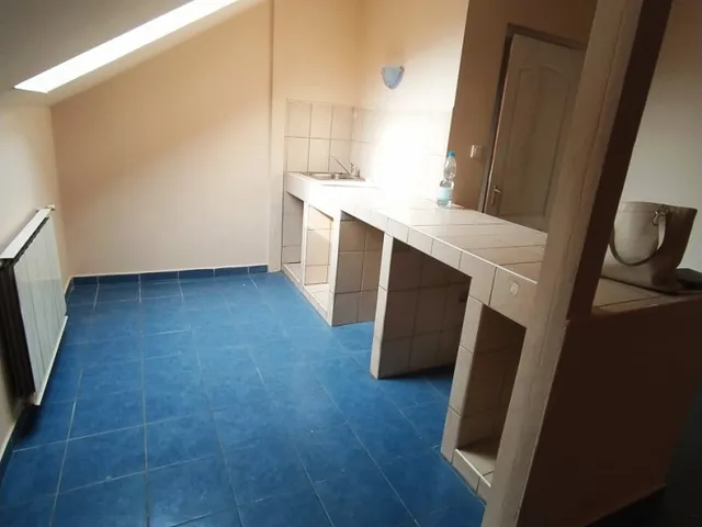 Kiadó lakás Pécel, Pesti út 50 nm
