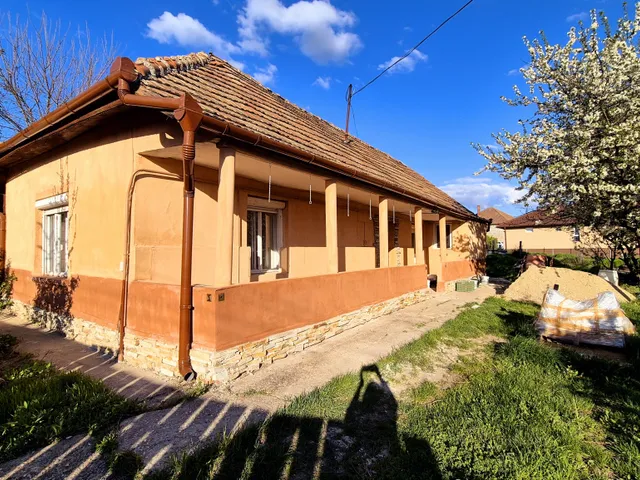 Eladó ház Úri 50 nm