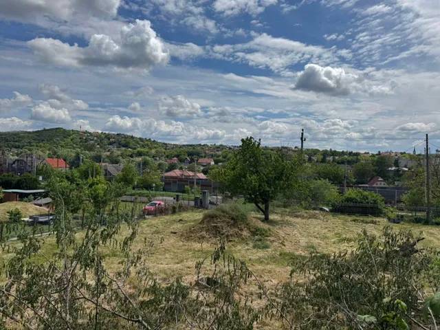 Eladó telek Pécel 900 nm