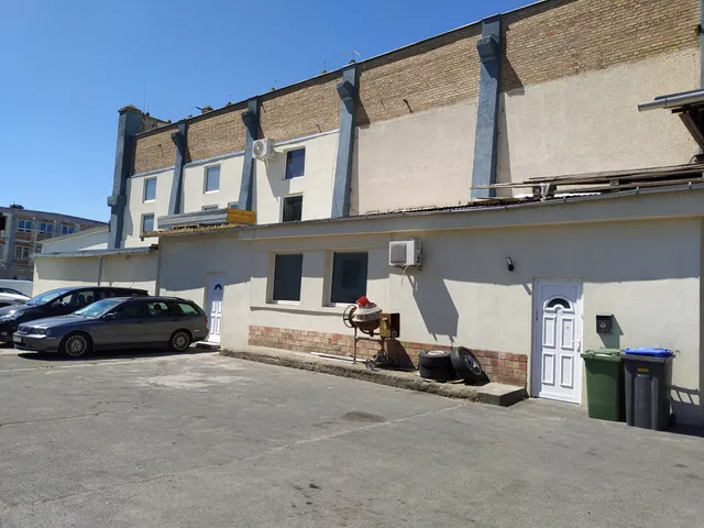Eladó kereskedelmi és ipari ingatlan Budapest XVII. kerület 1996 nm