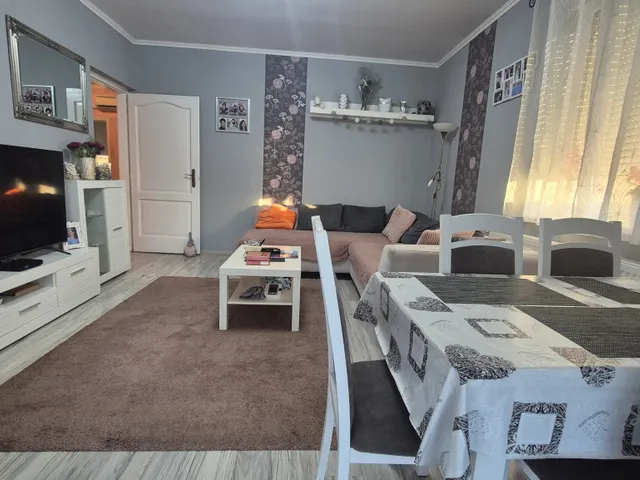 Eladó lakás Gyömrő, Mendei út környéki utca 74 nm