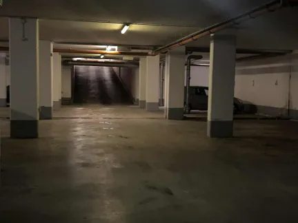 Kiadó garázs Budapest XVIII. kerület, Lőrinci piac környékén lévő sétány