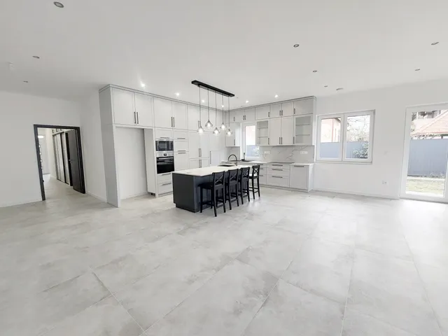 Eladó ház Budapest XVII. kerület, Rákoshegy utca 257 nm