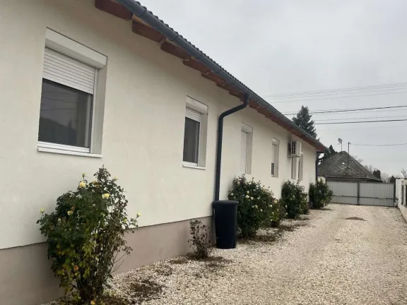 Eladó ház Szigetszentmiklós, Dunapart közelében újépítésű ikerház eladó! 100 nm