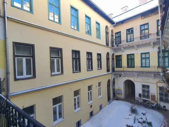 Eladó lakás Budapest VI. kerület 71 nm