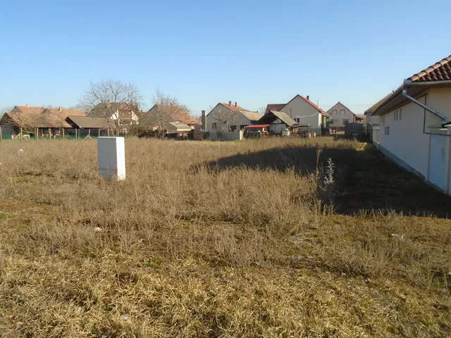 Eladó telek Tiszakécske 744 nm