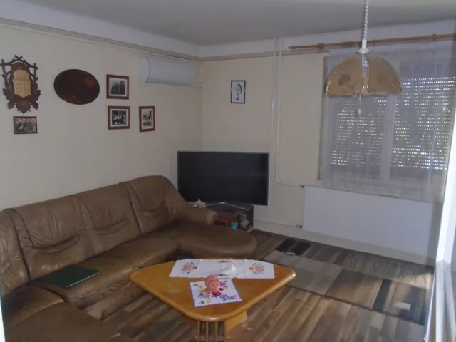 Eladó ház Tiszakécske 93 nm