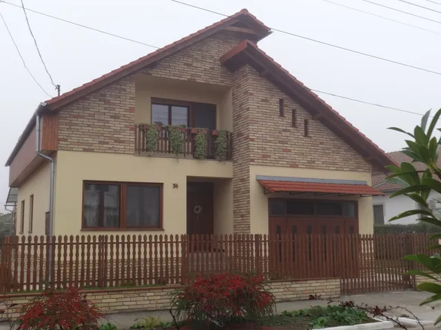 Eladó ház Tiszakécske 145 nm