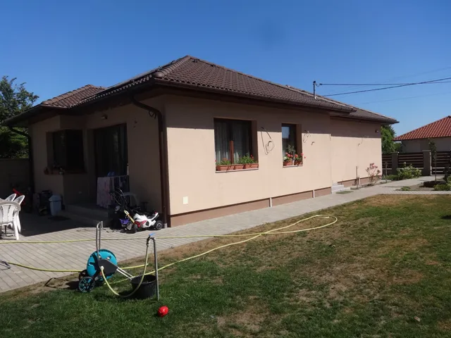 Eladó ház Tiszakécske, Városközpont utca 100 nm