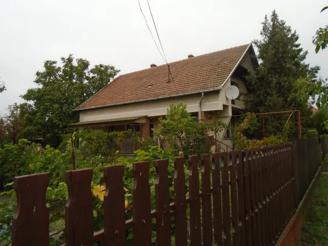 Eladó ház Jászkarajenő, Széchenyi utca 88 nm