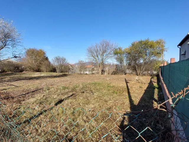 Eladó telek Vác, Csatamező út 1102 nm